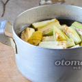 Маринованные баклажаны с чесноком и зеленью быстрого приготовления